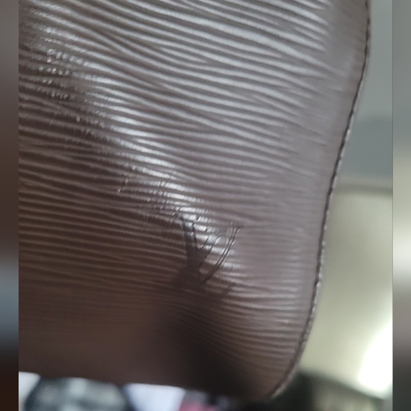 Louis Vuitton Keepall 45 in Epi Leather FREE POSHMARK AUTHENTICATION! - Picture 11 of 14